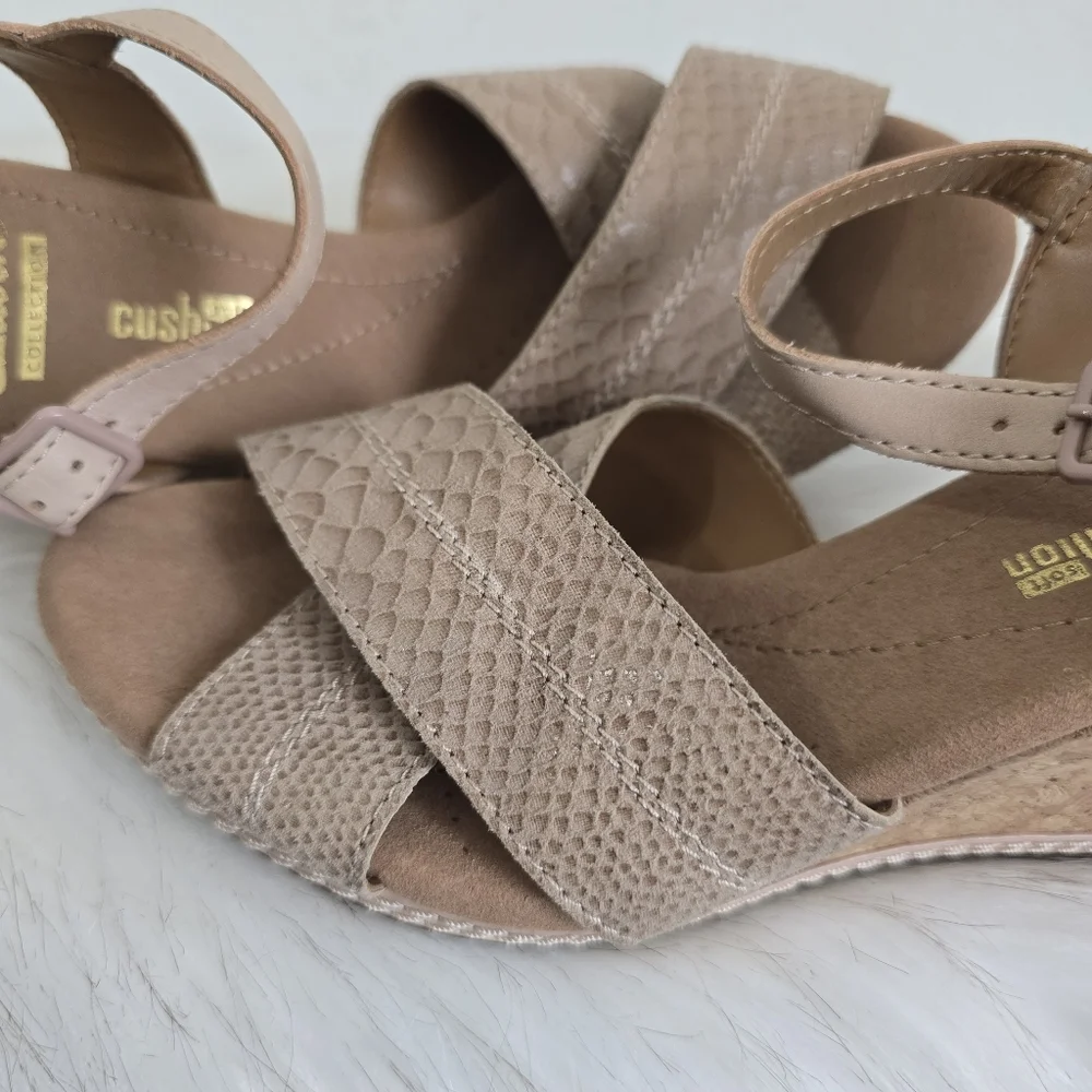 Clarks Helio Latitude Womens Nude Leather Wedge 6